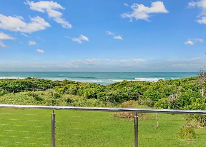 Middle Rock Beach House - Beach Front, Lake Cathie