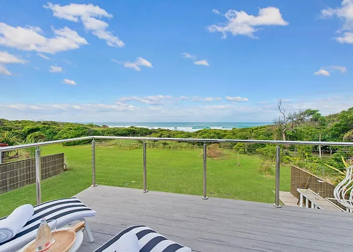 Middle Rock Beach House - Beach Front, Lake Cathie