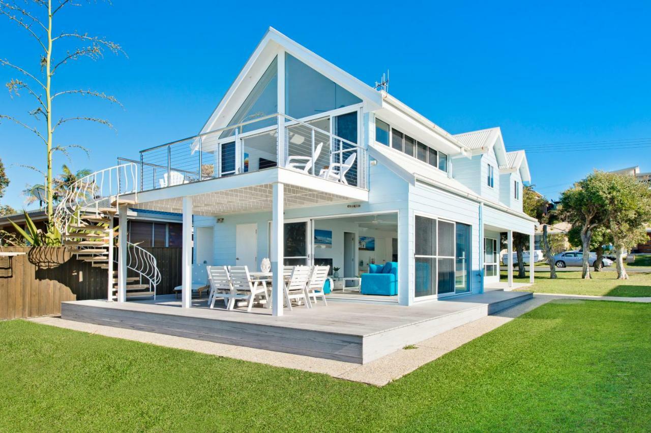 Middle Rock House - Front, Cathie Holiday home